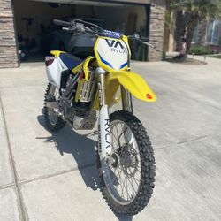 Suzuki RM250 4 Stroke RACEBIKE/DIRTBIKE