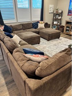 Large sectional sofa with 2 ottomans