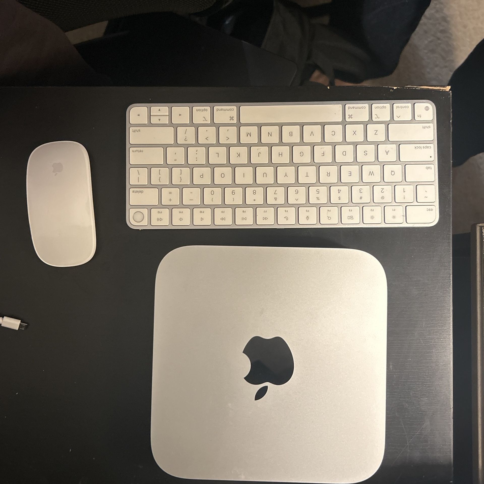 Apple Mac Mini M1 256gb + 8gb RAM + Apple Keyboard + Apple Mouse