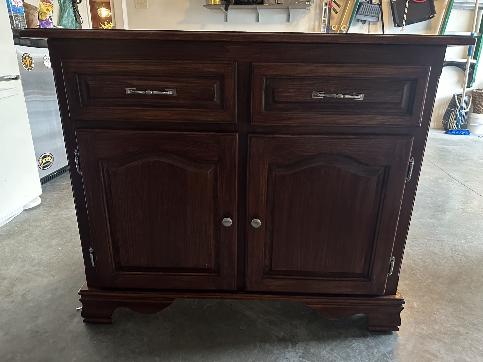 Hutch/cabinet