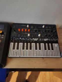 Arturia MicroFreak Hybrid Synthesizer