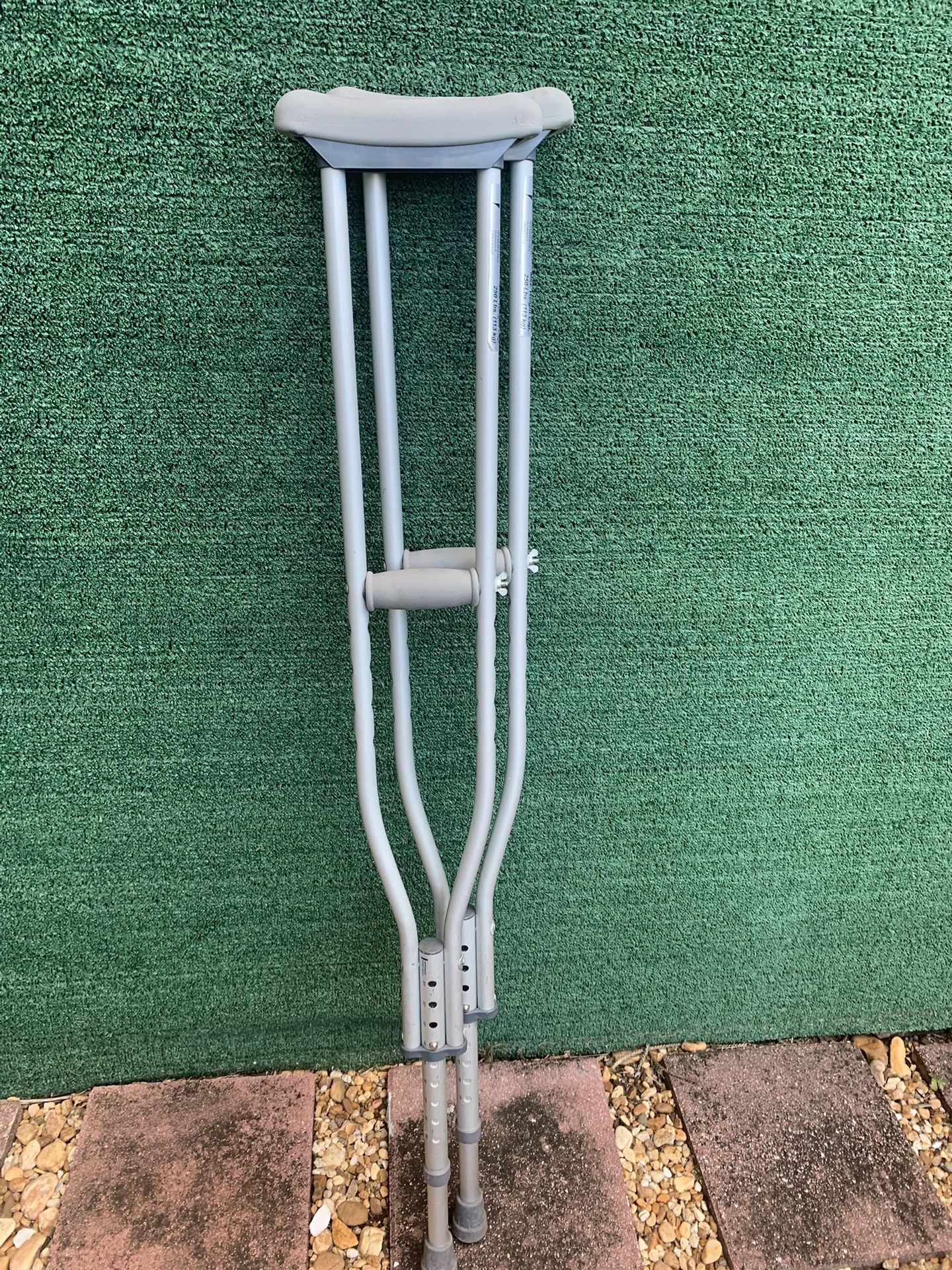 Adult Crutches 