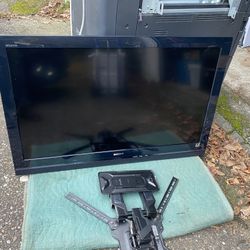 40” Sony  Bravia/With Wall Mount