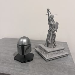 Star Wars Galaxy’s Edge Statues 