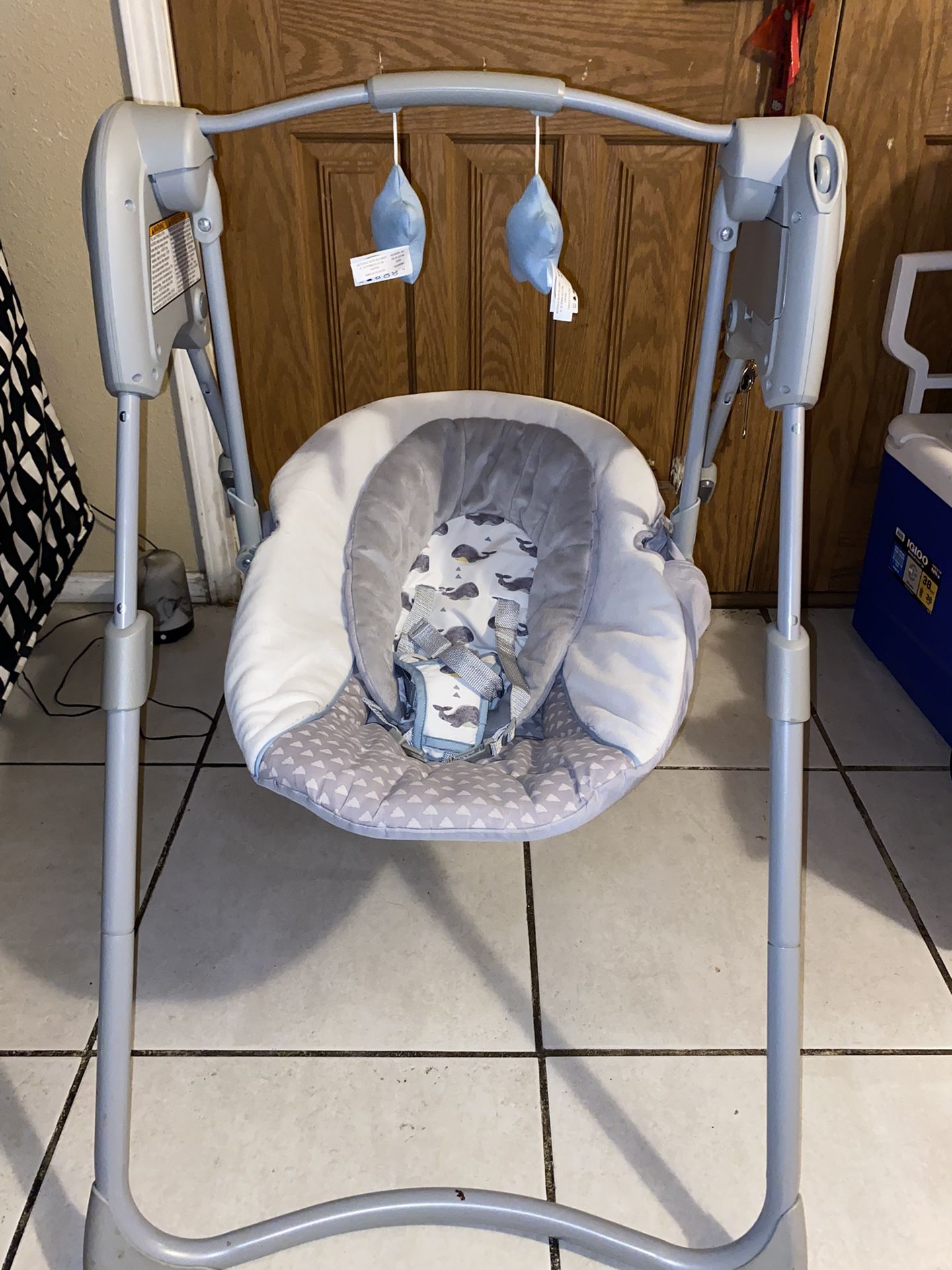 Graco Slim Spaces Baby Swing 