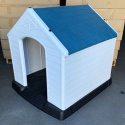 (New) $150 Extra Large Outdoor Indoor Waterproof Plastic Dog House 42”x42”x45” 