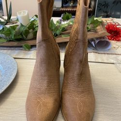  Ladies Suede Boots
