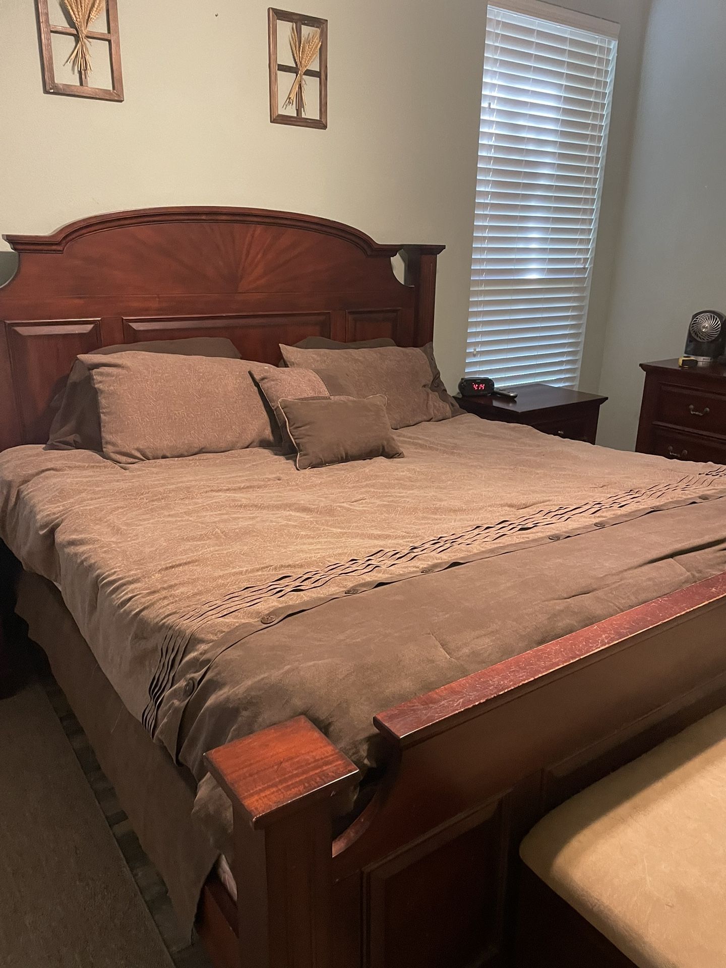 Complete King Bedroom Set for Sale in Fort Worth TX OfferUp