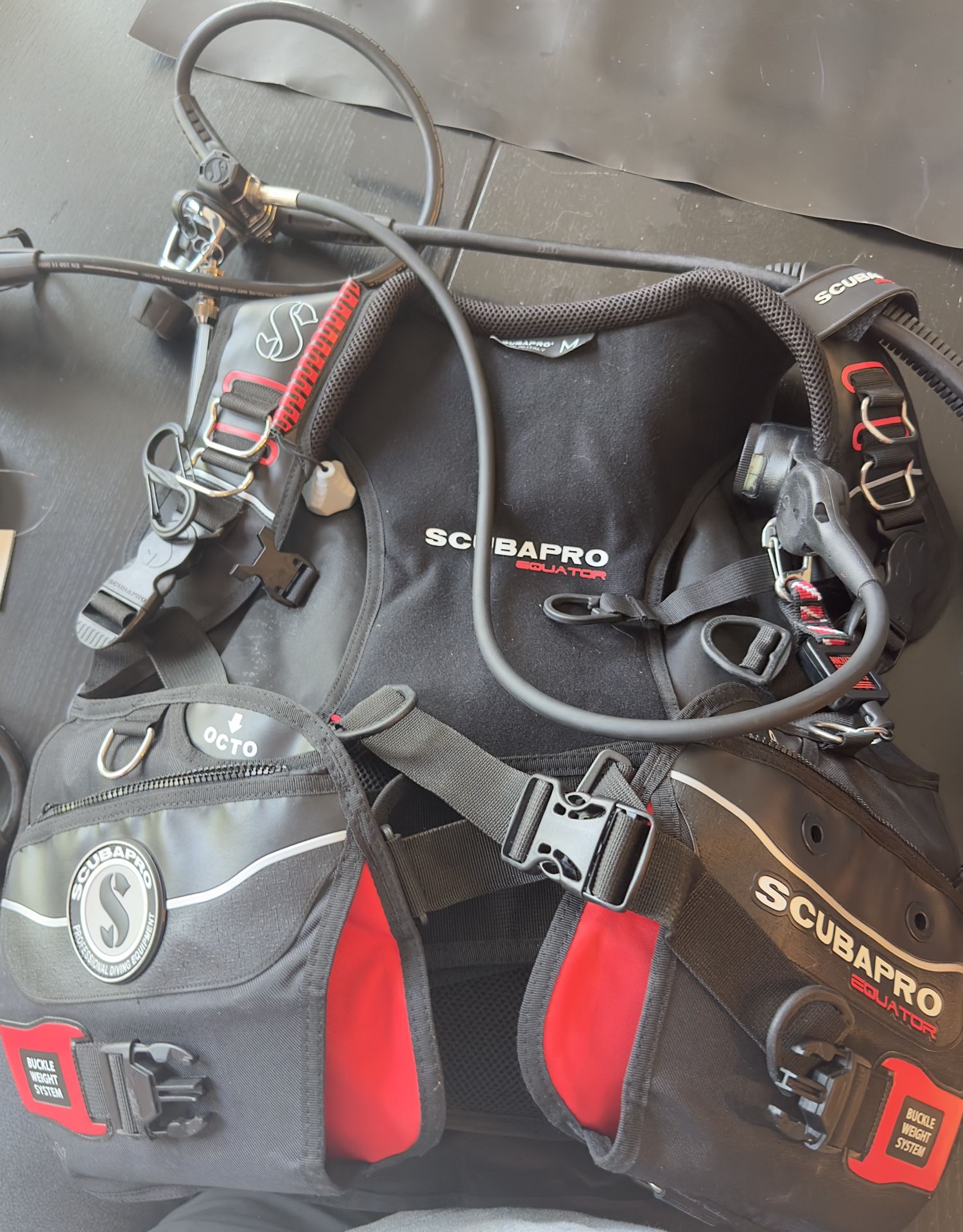 Scubapro MK25/S560 Regulator w/ Air2 + Zeagle Gauge Compass Equator BCD, Extras