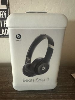 Beats Solo 4  brand new sealed in case