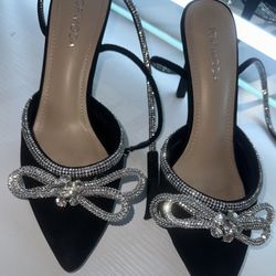 Black Bow Heels Size 7 1/2 