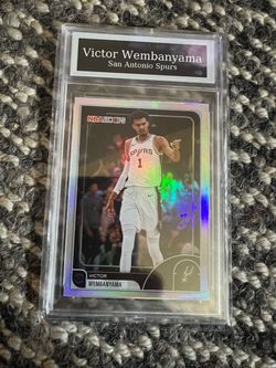 Victor Wembanyama NBA Hoops Holo Rookie Card