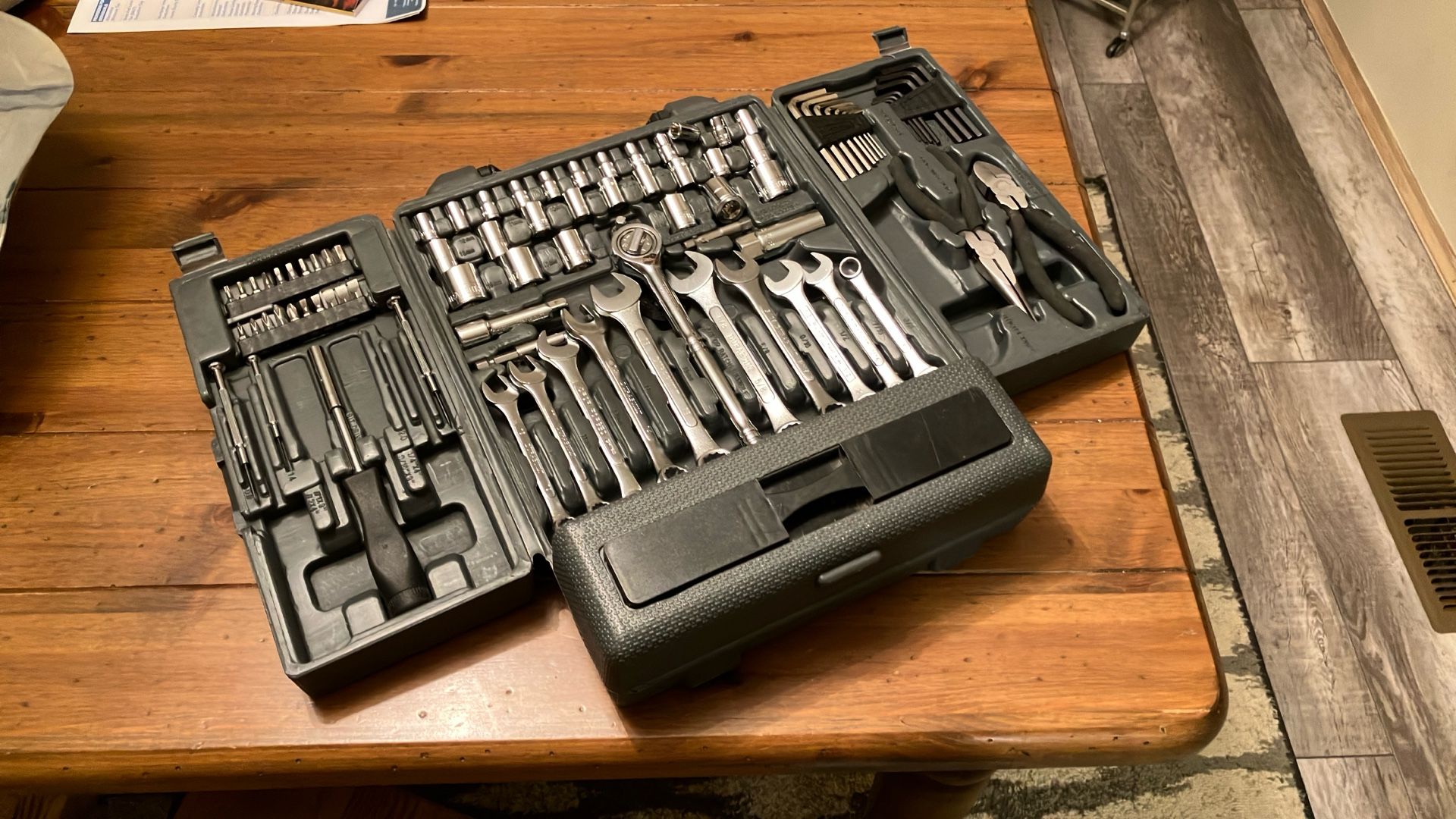 Durabuilt Socket And Wrench Set