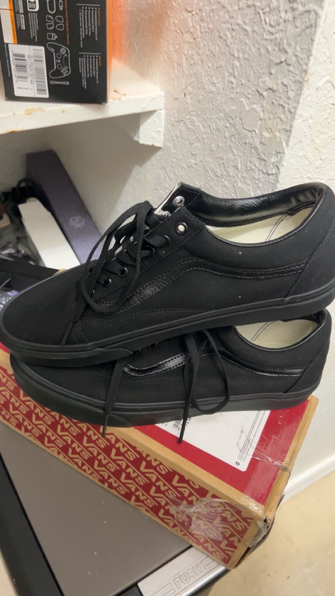 old skool black vans size 11.5 in men