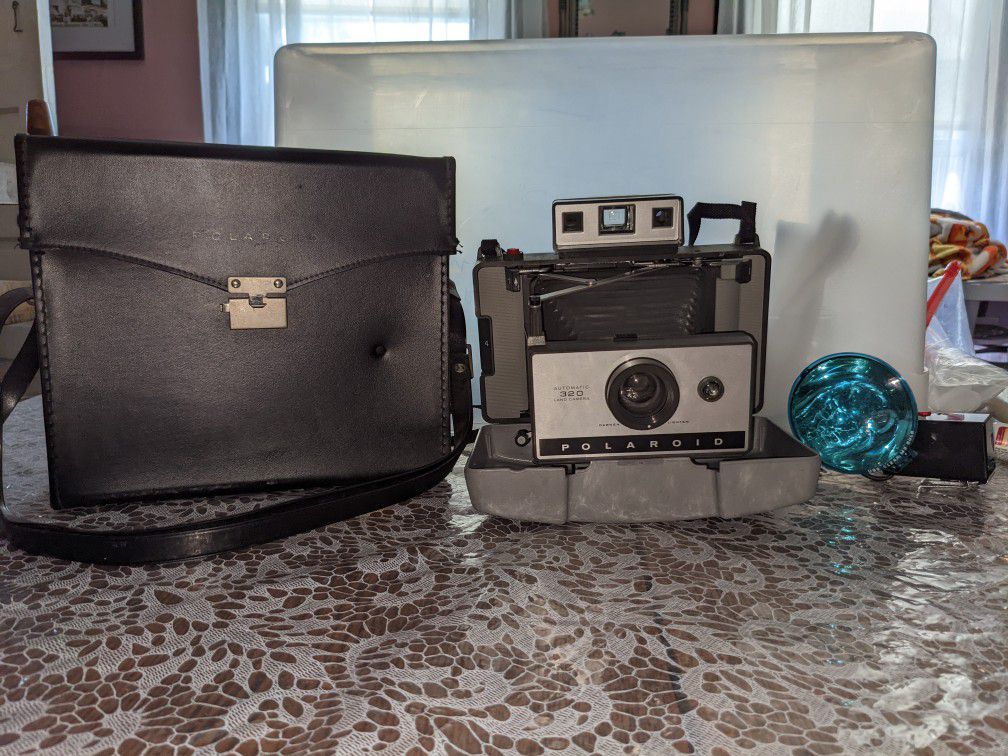 Polaroid Automatic 320 Land Camera