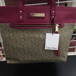 Calvin Klein Shoulder Bag, Color Pomegranate, Leather, Measurements: B 6”x12”, H 12”