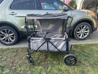 Jeep Kids Pulling Wagon
