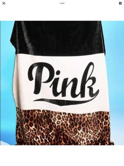 New Victoria’s Secret pink huge Sherpa blanket ❤️ 72 x 60 animal print
