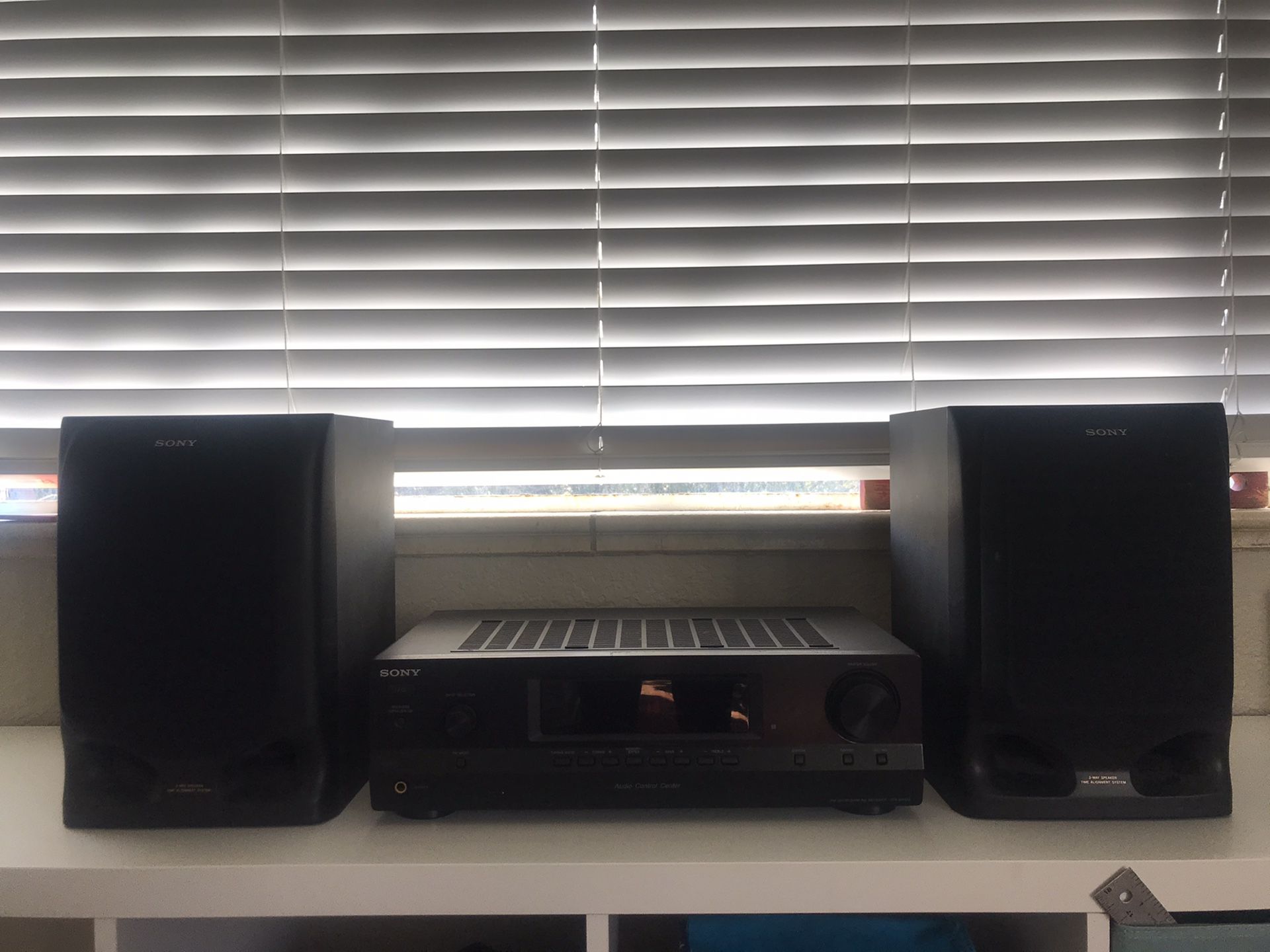 Sony FM Stereo/FM-AM Receiver STR-DH100 and Speakers