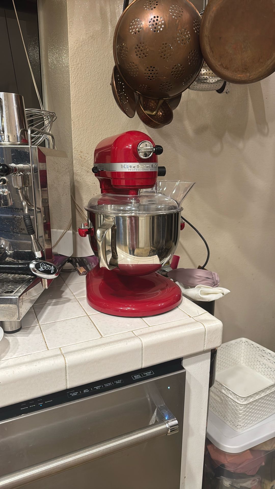 Kitchen Aid Stand mixer 6 QT, 575 W. Professional 600.