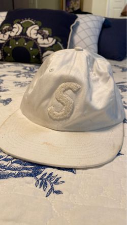 Supreme S hat