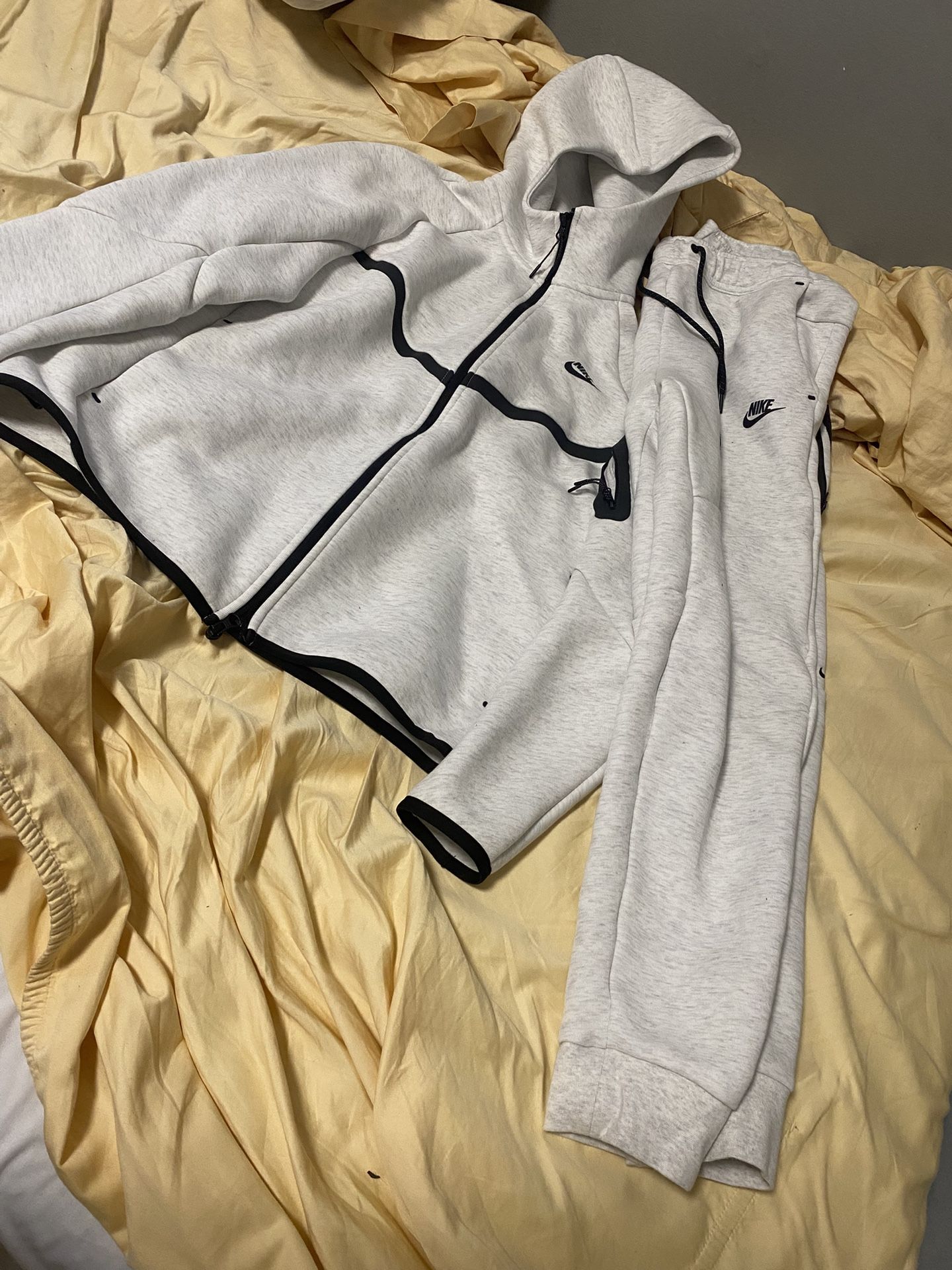 Nike Tech Sweat Suit White Size Medium