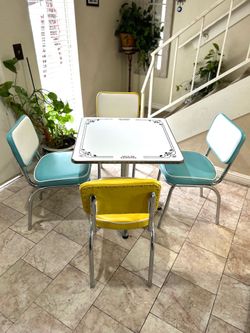 Mcm style dining table with 4 chrome chairs good condition