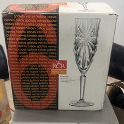 Six champagne flutes