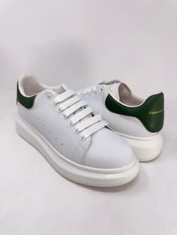 Alexander McQueen  New without box Men’s US 8.5 Eu 42