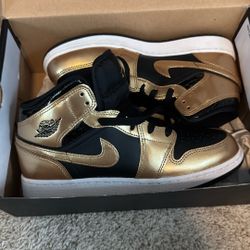 Air Jordan 1 Mids Gold Black
