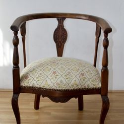 This is an antique Edwardian Victorian Colonial mahogany corner chair. 