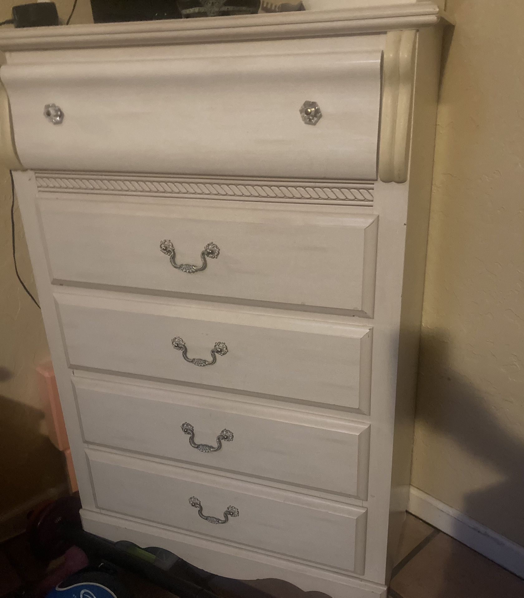 Cream 5 Drawer Dresser