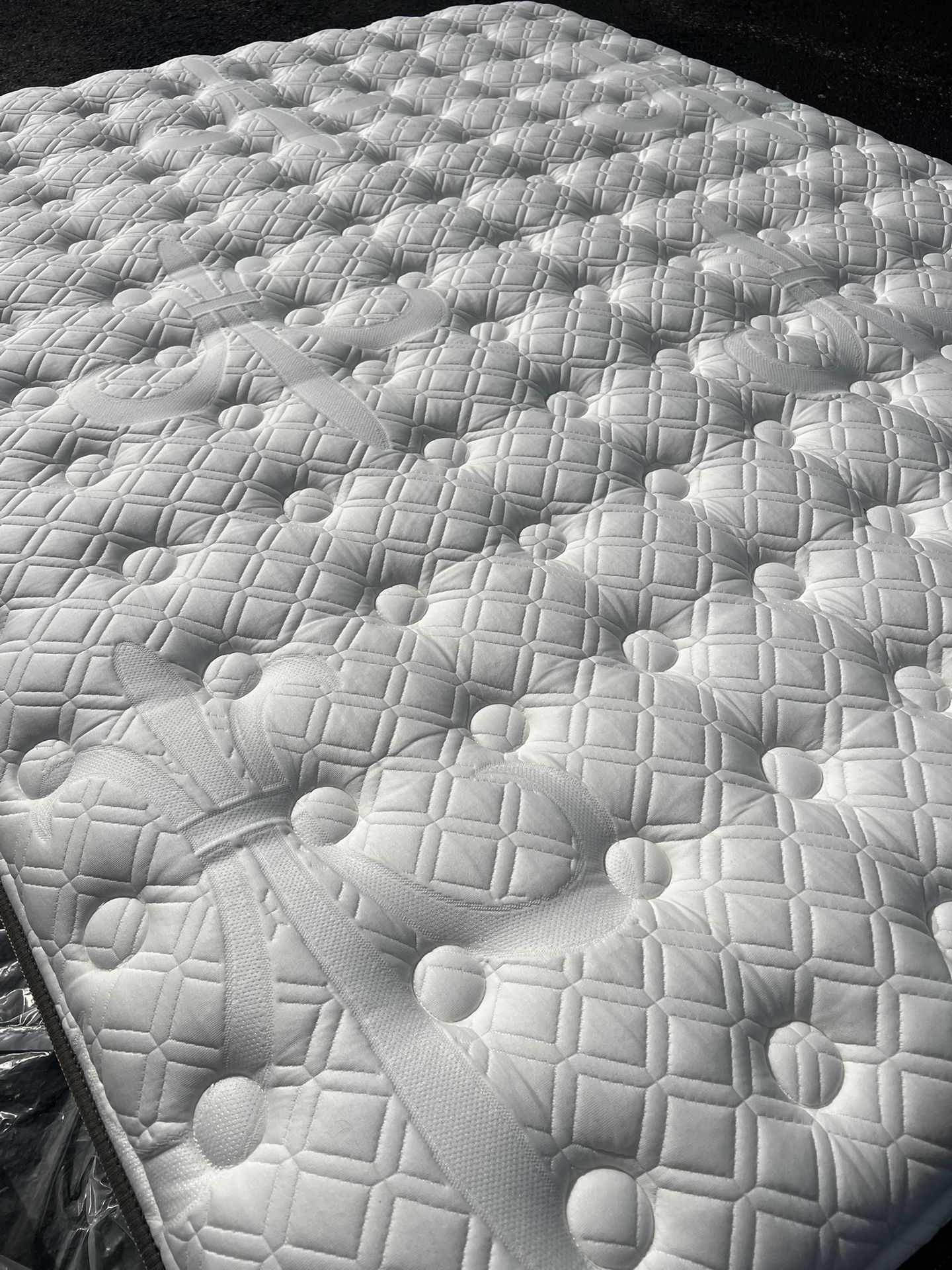Queen Size Firm Stearns & Foster Mattress And Boxspring Set