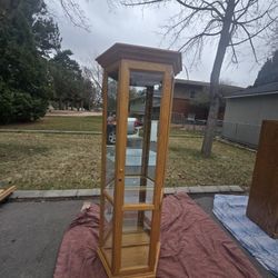 Beautiful Mirrored Curio Cabinet/ Display / Shelf/ Shelving with 4 shelves and Illumination