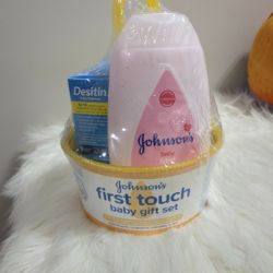 Johnson's First touch baby gift set