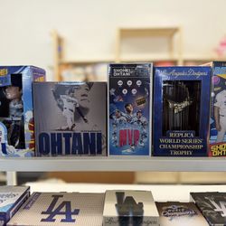 Ohtani Bobble Head Set & World Series Trophy