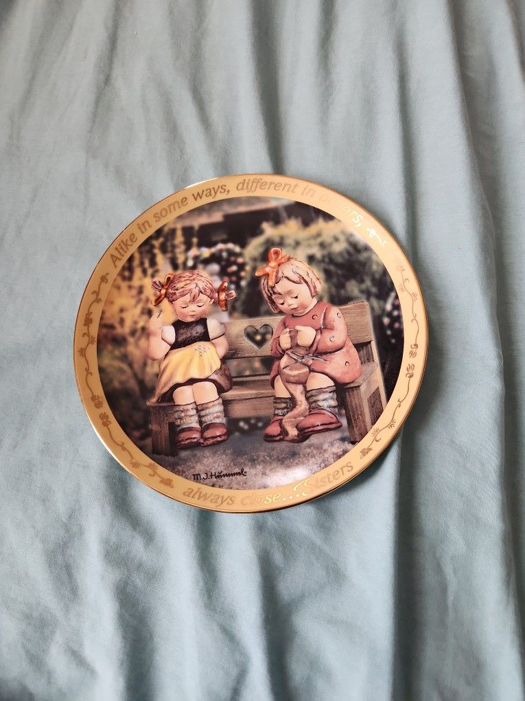 Sisters Plate MJHummel Always Close Plate