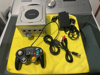 Nintendo game cube loaded with all the good games!