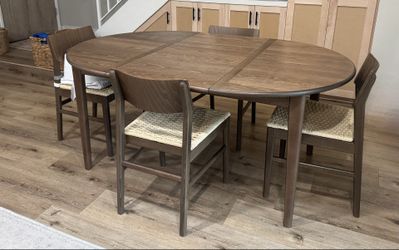 IKEA dining table seats 4-6 Skansnas