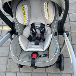 Graco Car seat With Stroller Base And Car seat 