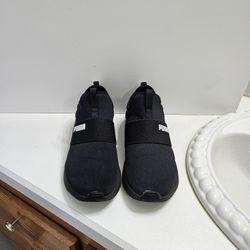 Women Black Puma Tennis Shoes