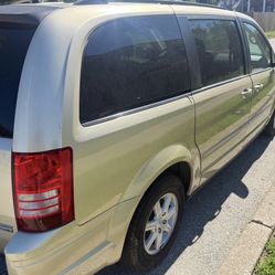 2010 Chrysler Town & Country