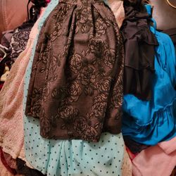 USED M-L DRESS CLOTHES. 