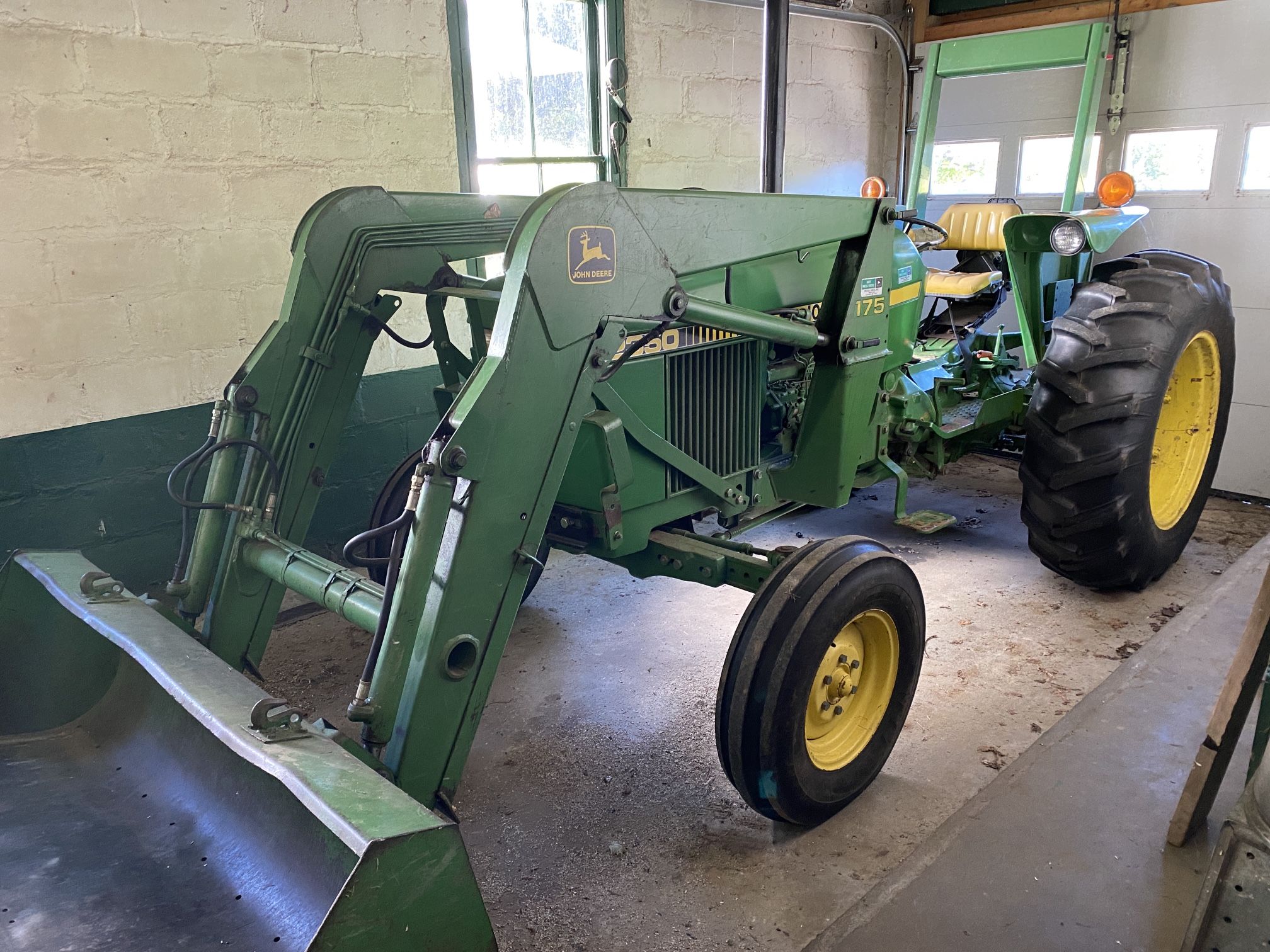 1985 John Deere 2350