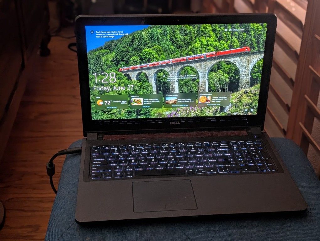 Dell Desktop-H9NU6QG Touchscreen Laptop with DELL Charging Cable
