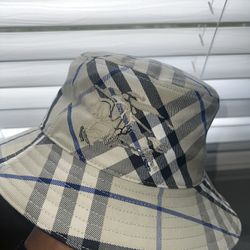  Burberry Bucket Hat
