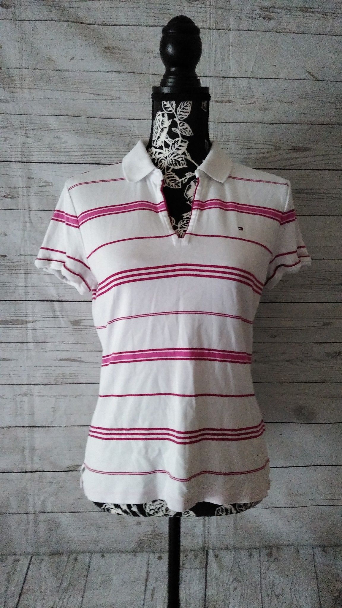 Beautiful Tommy Hilfiger Polo Shirt , size L ( excellent condition )