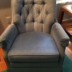 SWIVEL CHAIR (NEW)BY SHERRILL FURNITURE, USED ONLY FOR DECORATION