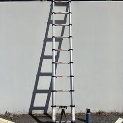 Telescoping Ladder 10.5 ft – Compact / 250 lb Rated – Excellent Condition