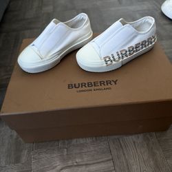 Burberry Shoes 2Y